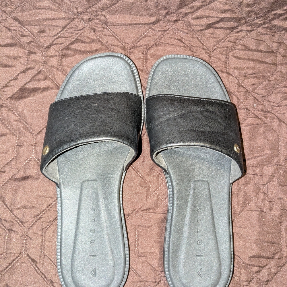 Reef Size 8 Black Slide Sandals - Picture 2 of 5